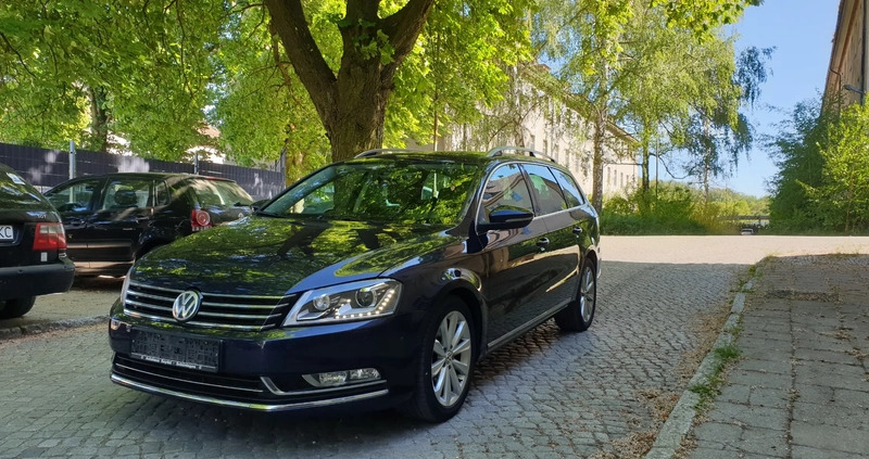 Volkswagen Passat cena 41900 przebieg: 220000, rok produkcji 2012 z Gubin małe 407